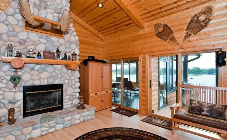 Log Cabin Livingroom
